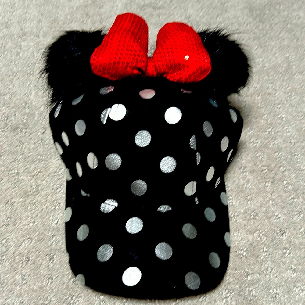 Disney Minnie Mouse fuzzy ear hat. One size. Super cute. Only tried on.